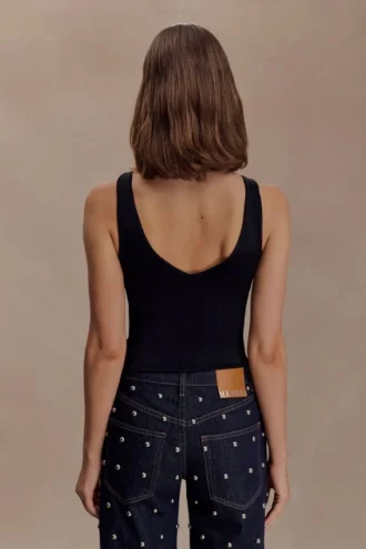 Spencer Slinky Top met hardware – Zwart