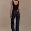 Spencer Slinky Top met hardware – Zwart Spencer Slinky Top met hardware – Zwart