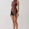 Suong top met hoge hals en plooien – mokka Suong top met hoge hals en plooien – mokka