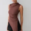 Suong top met hoge hals en plooien – mokka Suong top met hoge hals en plooien – mokka