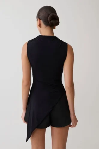 Suong top met hoge hals en plooien – Zwart