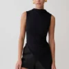 Suong top met hoge hals en plooien – Zwart Suong top met hoge hals en plooien – Zwart