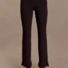 Suzie geribde uitlopende broek – Chocolade Suzie geribde uitlopende broek – Chocolade