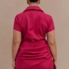 Tarryn katoenen mini-jurk met kraag – Dragonfruit Tarryn katoenen mini-jurk met kraag – Dragonfruit