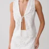 Tessa Broderie mouwloze top met strik aan de voorkant – Wit Tessa Broderie mouwloze top met strik aan de voorkant – Wit