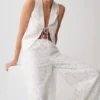 Tessa Broderie mouwloze top met strik aan de voorkant – Wit Tessa Broderie mouwloze top met strik aan de voorkant – Wit