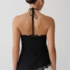 Theodosia asymmetrische haltertop met kant – Zwart Theodosia asymmetrische haltertop met kant – Zwart