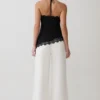 Theodosia asymmetrische haltertop met kant – Zwart Theodosia asymmetrische haltertop met kant – Zwart