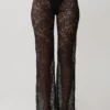 Theodosia kanten broek met wijde pijpen – Zwart Theodosia kanten broek met wijde pijpen – Zwart