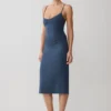 Vina gerimpelde jersey midi-jurk – inktblauw Vina gerimpelde jersey midi-jurk – inktblauw