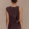 Violeta asymmetrische top – donkere chocoladebruin Violeta asymmetrische top – donkere chocoladebruin