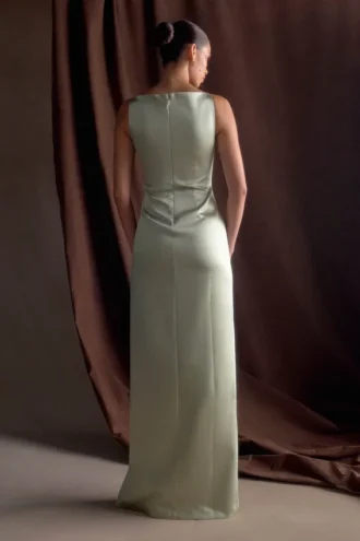 Violette mouwloze satijnen maxi-jurk – Sage