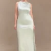 Violette mouwloze satijnen maxi-jurk – Sage