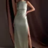 Violette mouwloze satijnen maxi-jurk – Sage