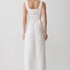 Vivian geborduurde mouwloze top – wit Vivian geborduurde mouwloze top – wit
