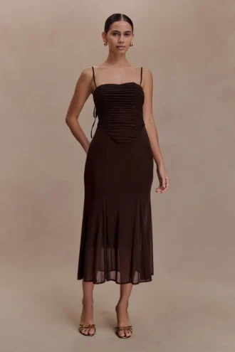 Willa gerimpelde midi-jurk van mesh – Chocoladebruin