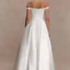 Willow off-shoulder satijnen maxi-jurk – Wit Willow off-shoulder satijnen maxi-jurk – Wit