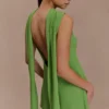 Wynter mini-jurk met gedrapeerde sjaal – Groen Wynter mini-jurk met gedrapeerde sjaal – Groen