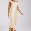 Yvette slip maxi-jurk met asymmetrische zoom – Butter Yvette slip maxi-jurk met asymmetrische zoom – Butter