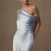 Yvette slip maxi-jurk met asymmetrische zoom – Korenbloemblauw Yvette slip maxi-jurk met asymmetrische zoom – Korenbloemblauw