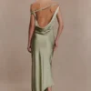 Yvette slip maxi-jurk met asymmetrische zoom – Sage Yvette slip maxi-jurk met asymmetrische zoom – Sage