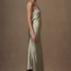Yvette slip maxi-jurk met asymmetrische zoom – Sage Yvette slip maxi-jurk met asymmetrische zoom – Sage