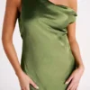 Yvette slip maxi-jurk met asymmetrische zoom – smaragdgroen Yvette slip maxi-jurk met asymmetrische zoom – smaragdgroen