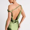 Yvette slip maxi-jurk met asymmetrische zoom – smaragdgroen Yvette slip maxi-jurk met asymmetrische zoom – smaragdgroen