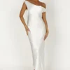 Yvette slip maxi-jurk met asymmetrische zoom – Wit Yvette slip maxi-jurk met asymmetrische zoom – Wit
