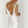 Yvette slip maxi-jurk met asymmetrische zoom – Wit Yvette slip maxi-jurk met asymmetrische zoom – Wit