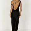 Yvette slip maxi-jurk met asymmetrische zoom – Zwart Yvette slip maxi-jurk met asymmetrische zoom – Zwart