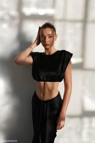 Zendaya zijden crop top – Zwart